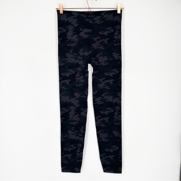 NWT SPANX Look At Me Now Sage Camo Shaping Leggings Black Camo Large - Picture 5 of 7